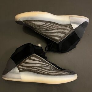 Yeezy QNTM Barium 11.5us Men’s gently used with Box in great condition